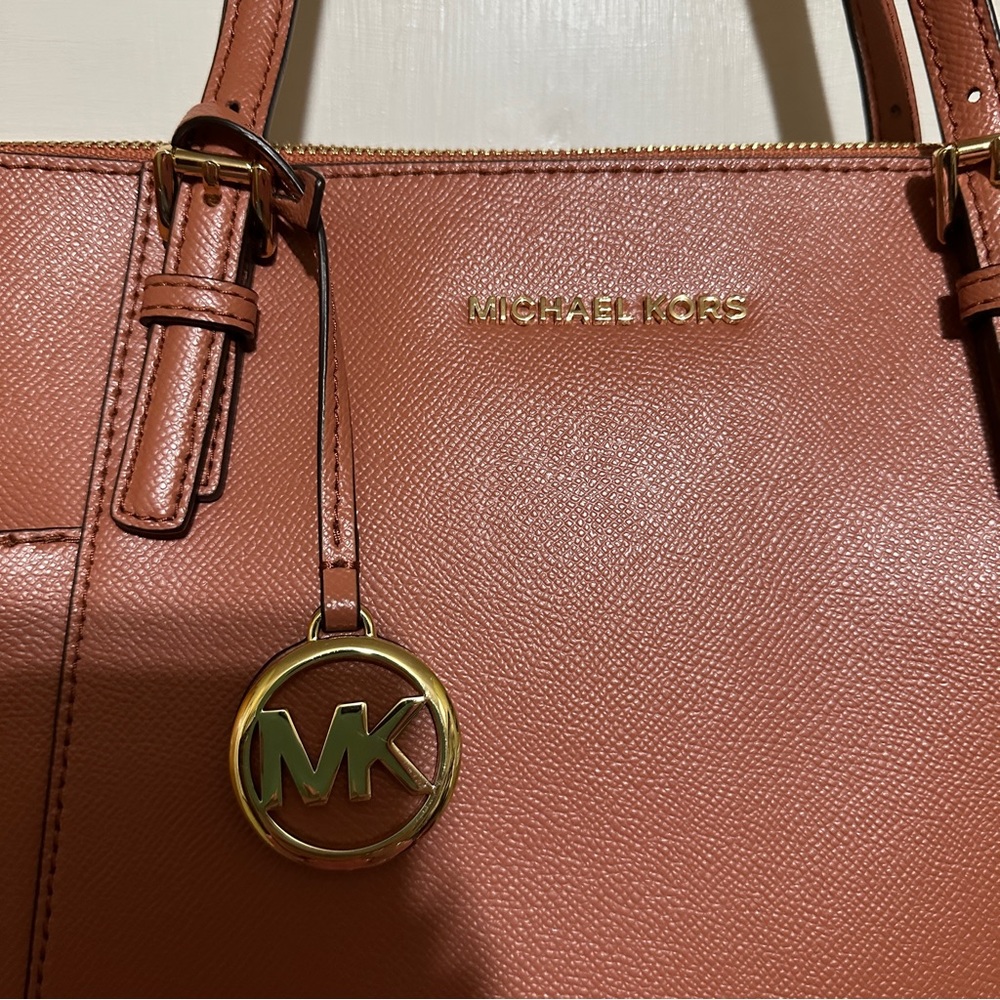 Michael Kors Jet Set East West Gold Tone Logo Charm Tote Bag Brown Leather  EUC‎ - Picture 2 of 12
